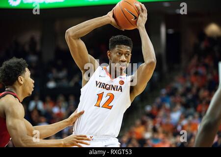 Virginia, USA. 9 mars 2019. Virginia Cavaliers guard De'Andre Hunter (12) au cours de la NCAA College Basketball match entre les Cardinals de Louisville et le Virginia Cavaliers à John Paul Jones Arena le samedi 9 mars 2019 à Charlottesville, VA. Jacob Kupferman/CSM Crédit : Cal Sport Media/Alamy Live News Banque D'Images