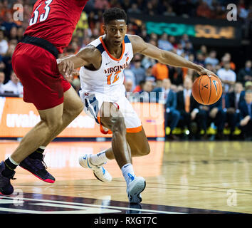 Virginia, USA. 9 mars 2019. Virginia Cavaliers guard De'Andre Hunter (12) au cours de la NCAA College Basketball match entre les Cardinals de Louisville et le Virginia Cavaliers à John Paul Jones Arena le samedi 9 mars 2019 à Charlottesville, VA. Jacob Kupferman/CSM Crédit : Cal Sport Media/Alamy Live News Banque D'Images