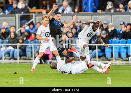 San Jose, Californie, USA. Mar 9, 2019. San Jose Earthquakes avant Cristian Espinoza (10) et du Minnesota United defender Romain Metanire (19) ont de l'avance sur Minnesota United defender Ike Opara (3) au cours de la MLS match entre le Minnesota United et les San Jose Earthquakes chez Avaya Stadium à San Jose, Californie. Chris Brown/CSM/Alamy Live News Banque D'Images