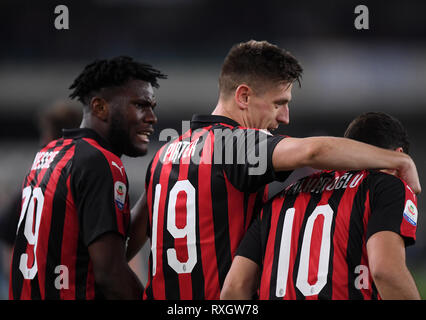 Vérone, Italie. Mar 9, 2019. L'AC Milan's Krzysztof Piatek (C) célèbre son but pendant un match de football de Série A entre AC Milan et Chievo Vérone à Vérone, Italie, le 9 mars 2019. L'AC Milan a gagné 2-1. Credit : Alberto Lingria/Xinhua/Alamy Live News Banque D'Images