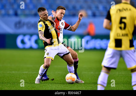 ARNHEM, 10-03-2019, saison 2018, GelreDome / 2019, Championnat, Vitesse dvd Alexander Buttner et Feyenoord player Jens Toornstra pendant le match Vitesse - Feyenoord Banque D'Images