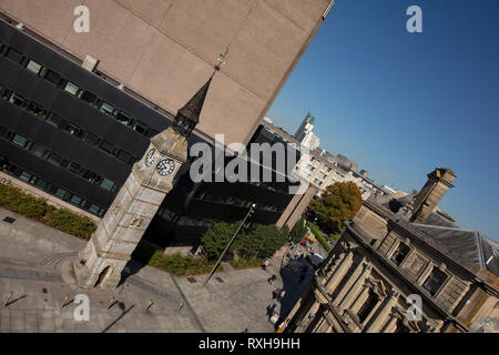 Tour de l'horloge de Derry à Plymouth Plymouth se trouve derrière le Théâtre Royal. Banque D'Images