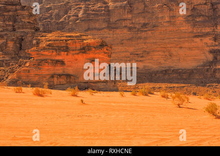 Magnifique paysage de désert et montagnes. Wadi Rum, Jordanie. Banque D'Images