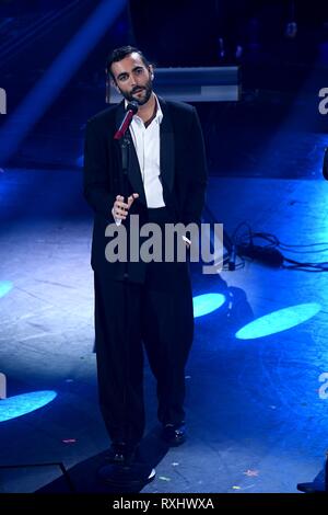 Performancers lors de la 69 e Festival de la chanson italienne de Sanremo avec : Marco Mengoni Quand : 06 Feb 2019 Credit : IPA/WENN.com **Uniquement disponible pour publication au Royaume-Uni, USA, Allemagne, Autriche, Suisse** Banque D'Images