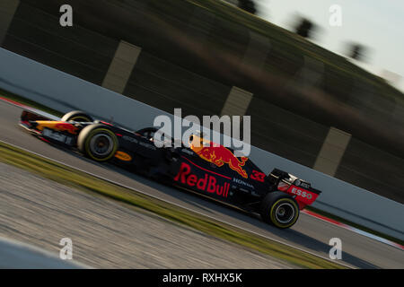 Barcelone, Espagne. 18 Février, 2019. Max Verstappen des Pays-Bas avec 33 Aston Martin Racing Red Bull RB15 sur la voie le jour 1 de F1 les essais d'hiver. Banque D'Images