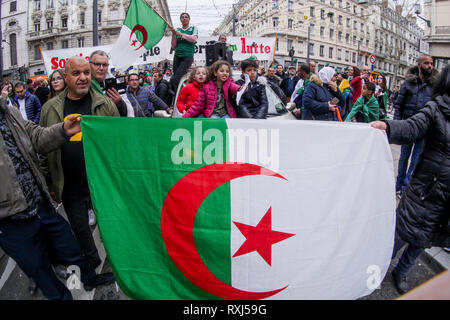 Manifestations de la diaspora algérienne Abdelaziz Bouteflika 5e candidature au poste présidentiel, Lyon, France Banque D'Images
