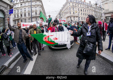 Manifestations de la diaspora algérienne Abdelaziz Bouteflika 5e candidature au poste présidentiel, Lyon, France Banque D'Images