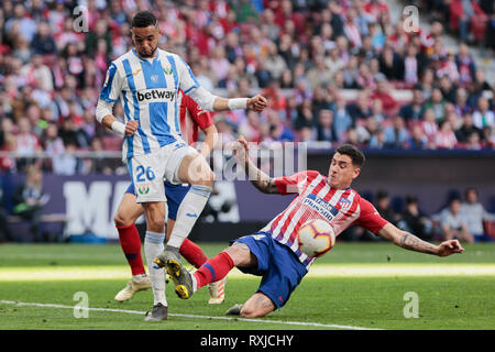 L'Atletico de Madrid Rodrigo Hernandez et CD Leganes's Youssef En-Nesyri au cours de la Liga match entre l'Atletico de Madrid et CD Leganes à Wanda stade Metropolitano de Madrid. (Score final 1-0 Atletico de Madrid Leganes CD) Banque D'Images