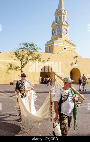 Cartagena Colombie,Puerta del Reloj,horloge tour,centre historique,résidents hispaniques,homme hommes,hammock vendeurs de rue vendant,COL1901191919193 Banque D'Images