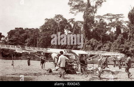 Sauvetage jusqu'à l'endroit où cinq missionnaires chrétiens évangéliques ont été assassinés par Auca (Waodani/Huarani) des Indiens le 11 janvier 1956 dans le bassin de l'amazone jungle de l'Équateur. Les missionnaires martyrs inclus Jim Elliot, Nate Saint, Peter Fleming, Ed McCully et Roger Youderian. L'histoire, couverts par le magazine Life en janvier 1956, est également racontée dans le livre best-seller 1957 par des portes de splendeur par Elisabeth Elliot (l'épouse de Jim Elliot), et le film de 2005 Fin de la lance qui raconte l'histoire du point de vue de Steve Saint (Nate Saint's son). Banque D'Images