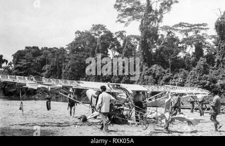 Sauvetage jusqu'à l'endroit où cinq missionnaires chrétiens évangéliques ont été assassinés par Auca (Waodani/Huarani) des Indiens le 11 janvier 1956 dans le bassin de l'amazone jungle de l'Équateur. Les missionnaires martyrs inclus Jim Elliot, Nate Saint, Peter Fleming, Ed McCully et Roger Youderian. L'histoire, couverts par le magazine Life en janvier 1956, est également racontée dans le livre best-seller 1957 par des portes de splendeur par Elisabeth Elliot (l'épouse de Jim Elliot), et le film de 2005 Fin de la lance qui raconte l'histoire du point de vue de Steve Saint (Nate Saint's son). Banque D'Images