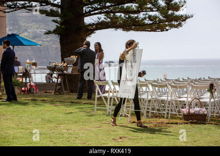 Mariage de plage australienne qui aura lieu à l'extérieur à Avalon Beach à Sydney, Australie Banque D'Images