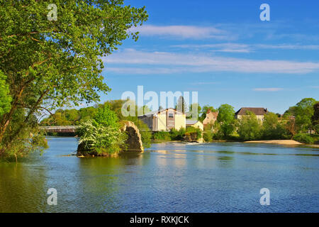 Dole vieux pont romain et la rivière Doubs, France Banque D'Images