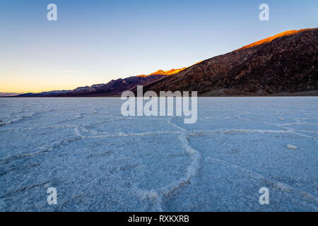 Bassin de Badwater au coucher du soleil Banque D'Images