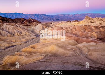 Zabriskie Point au lever du soleil Banque D'Images