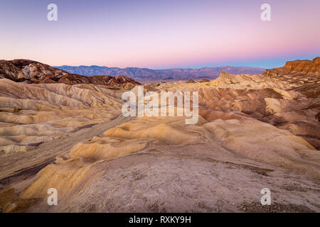 Zabriskie Point au lever du soleil Banque D'Images