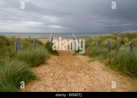 Canadian Memorial menant sur la plage Juno, Graye-sur-Mer, près de Courseulles-sur-Mer, Normandie, France. Banque D'Images