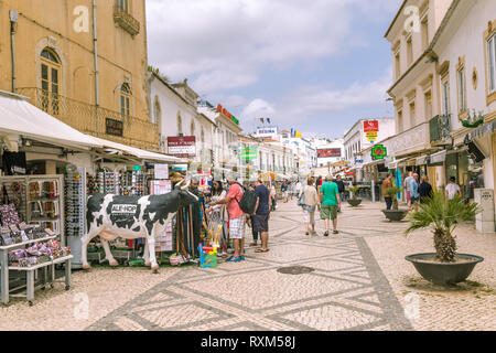 Albufeira, Portugal - avril, 21, 2017 : Street View Albufeira en Algarve au Portugal Banque D'Images