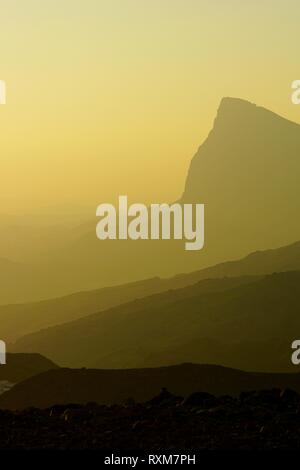 Beaux couchers de soleil sur les plus hautes montagnes d'Oman. Jabal al Akhdar. Al Hajar Mountains. Banque D'Images