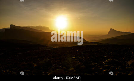 Beaux couchers de soleil sur les plus hautes montagnes d'Oman. Jabal al Akhdar. Al Hajar Mountains. Banque D'Images