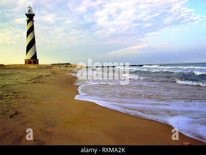 1980 Cape Hatteras Lighthouse avant réinstallation c'est plus à l'arrière de la plage Banque D'Images