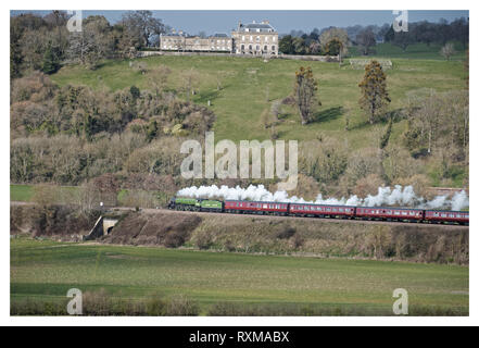 L'Imaculate Mayflower 61306 locomative à vapeur sur l'catherdrals Mars Express 2019 Banque D'Images