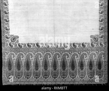 Châle Long. Sans doute la France ou l'Autriche. Date : 1825-1835. Dimensions : 276,5 × 135,9 cm (108 7/8 × 53 1/2 in.). Soie, laine, coton et de flottement face-chaîne, 3:1 avec sergé motif supplémentaire lié au format des trames entrelacs ; joint ; fringe laine tissés sur métier à tisser Jacquard avec pièce jointe. Origine : France. Musée : le Chicago Art Institute. Banque D'Images