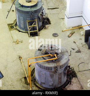 Moteurs de pompes à eau à une station de pompage d'eau. Système d'irrigation pompage de rizières. Prix contrôle et maintenance des moteurs électriques de la pompe. Banque D'Images