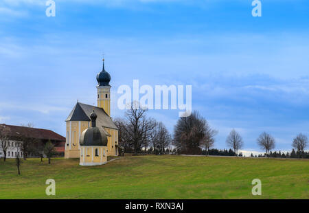 Chapelle avec arrière-plan la montagne, voyage bavaria Allemagne Bamberg Banque D'Images