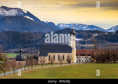 Chapelle avec arrière-plan la montagne, voyage bavaria Allemagne Bamberg Banque D'Images