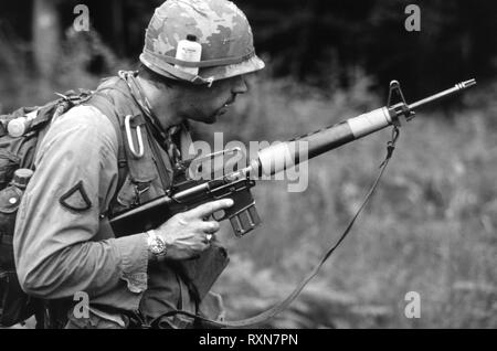 US Rifleman Guerre du Vietnam (Reenactor) Banque D'Images