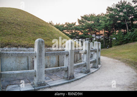 Tombe du Général Kim Yusin dans Gyeongju-si, en Corée du Sud. Banque D'Images