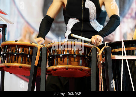 Joueur de tambour japonais en action Banque D'Images