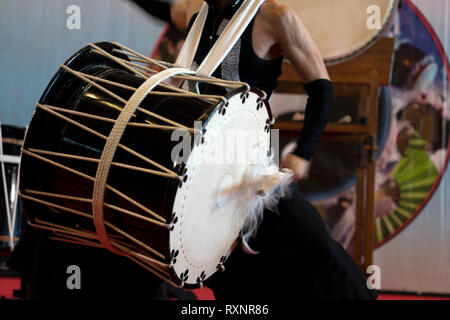 Joueur de tambour japonais en action Banque D'Images