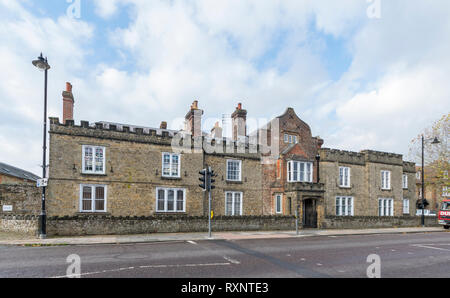 Capron House, un ancien bâtiment de l'école de grammaire à North Street, Midhurst, West Sussex, Angleterre, Royaume-Uni. Banque D'Images