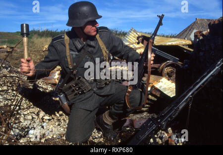 WW2 soldat allemand Lancer grenade (Reenactor) Banque D'Images