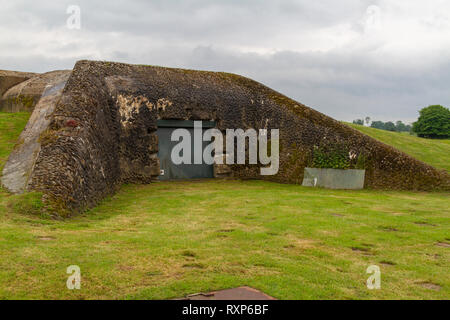 Un battant à la batterie d'artillerie allemande à Merville, Normandie, France. Banque D'Images