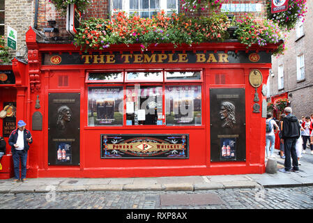 Le Temple Bar pub dans le quartier de Temple Bar le long de la rive sud de la rivière Liffey, Dublin, Irlande Banque D'Images