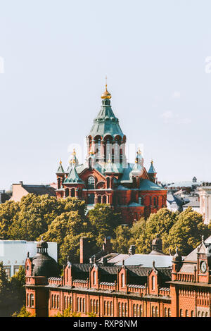 Voir la cathédrale Uspenski à Helsinki Finlande religion landmarks cityscape architecture traditionnelle Banque D'Images