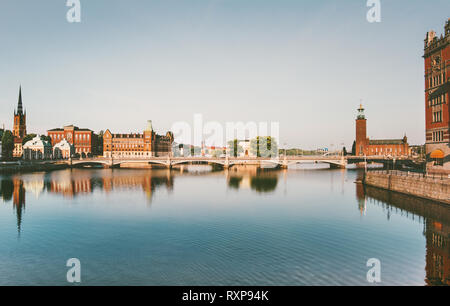 Vue sur la ville de Stockholm la réflexion de l'eau centrale touristique des sites populaires en Suède Europe travel Banque D'Images