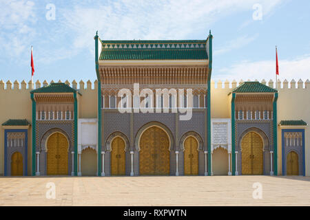 Des portes de la Palais Royal de Fès, Maroc Banque D'Images