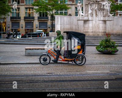 Amsterdam, Pays-Bas - le 26 août 2018 Location : taxi au signal à Amsterdam Centre Banque D'Images
