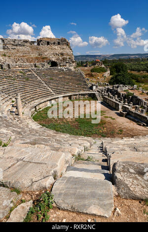 Théâtre grec remodelé en 225-200 BC et à nouveau en 175 avant J.-C., 68 & 299 AD AD à une largeur de 139,8 mètres pour asseoir 18 500 personnes. Milet Sit archéologique Banque D'Images