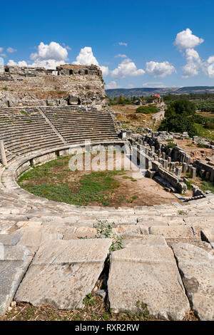 Théâtre grec remodelé en 225-200 BC et à nouveau en 175 avant J.-C., 68 & 299 AD AD à une largeur de 139,8 mètres pour asseoir 18 500 personnes. Milet Sit archéologique Banque D'Images