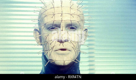 Hellraiser (1987) réalisé par Clive Barker et avec Andrew Robinson, Clare Higgins, Ashley Laurence. Tête d'épingle, un des leaders de l'cénobites. Banque D'Images