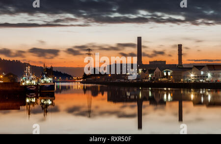 La ville de Cork, Cork, Irlande. Le 08 octobre, 2016. L'aube sur l'ESB sur la Marina vu de Horgan's Quay, Cork . Banque D'Images