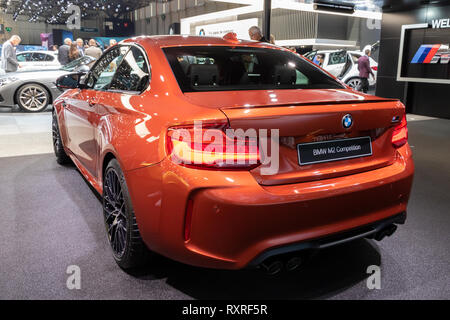 Genève, SUISSE - Le 6 mars 2019 : BMW M2 voiture de compétition en vedette à la 89e Salon International de l'Automobile de Genève. Banque D'Images