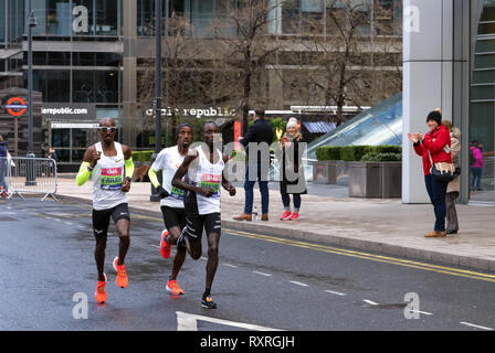 Londres, Royaume-Uni. 10 Mar 2019. Sir Mo Farah, Wanjiru et Abdi concurrencer dans l'épanouissement de grands demi-marathon. Credit : AndKa/Alamy Live News Banque D'Images