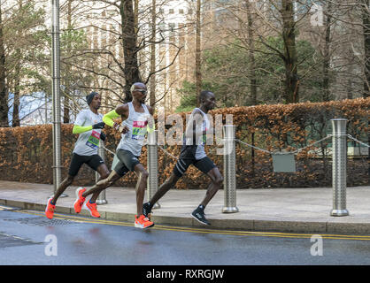 Londres, Royaume-Uni. 10 Mar 2019. Sir Mo Farah, Wanjiru et Abdi concurrencer dans l'épanouissement de grands demi-marathon. Credit : AndKa/Alamy Live News Banque D'Images