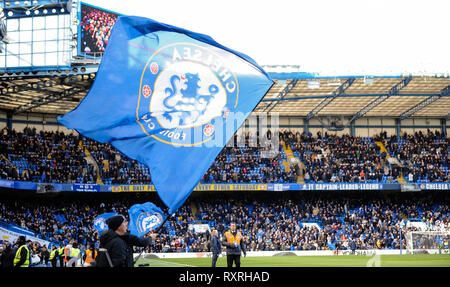 Londres, Royaume-Uni. 10 Mar 2019. Une vue sur le stade de Stamford Bridge lors de la Premier League match entre Wolverhampton Wanderers et Chelsea à Stamford Bridge, Londres, Angleterre le 10 mars 2019. Photo par Adamo Di Loreto. Usage éditorial uniquement, licence requise pour un usage commercial. Aucune utilisation de pari, de jeux ou d'un seul club/ligue/dvd publications. Credit : UK Sports Photos Ltd/Alamy Live News Banque D'Images